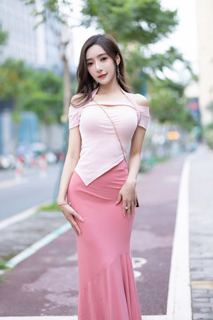 1024美女xo海报