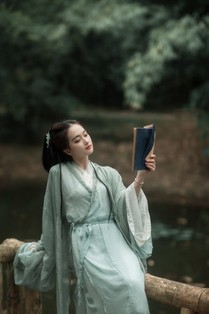 川上海报