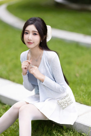 不戴乳罩的女邻居