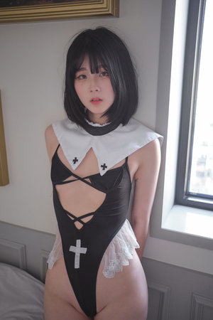 黑土去掉小内打扑克图片海报